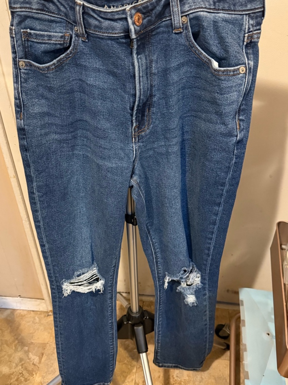 American Eagle Outfitters Distressed Medium Blue Boyfriend skinny  Jeans size 8